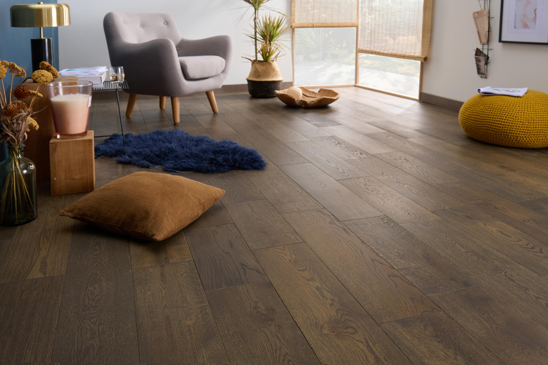 Parquet chene massif foncé - Pierre de Lave 18 x 180