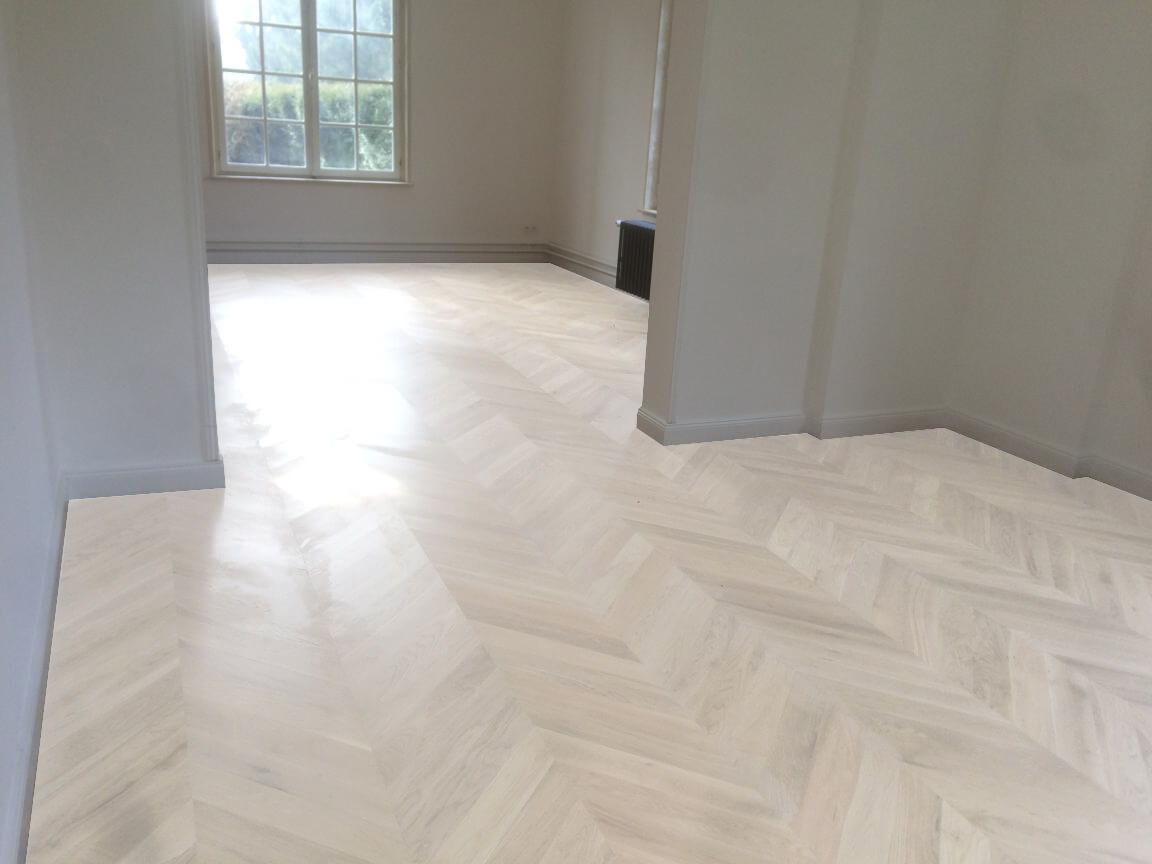 parquet point de hongrie blanchi