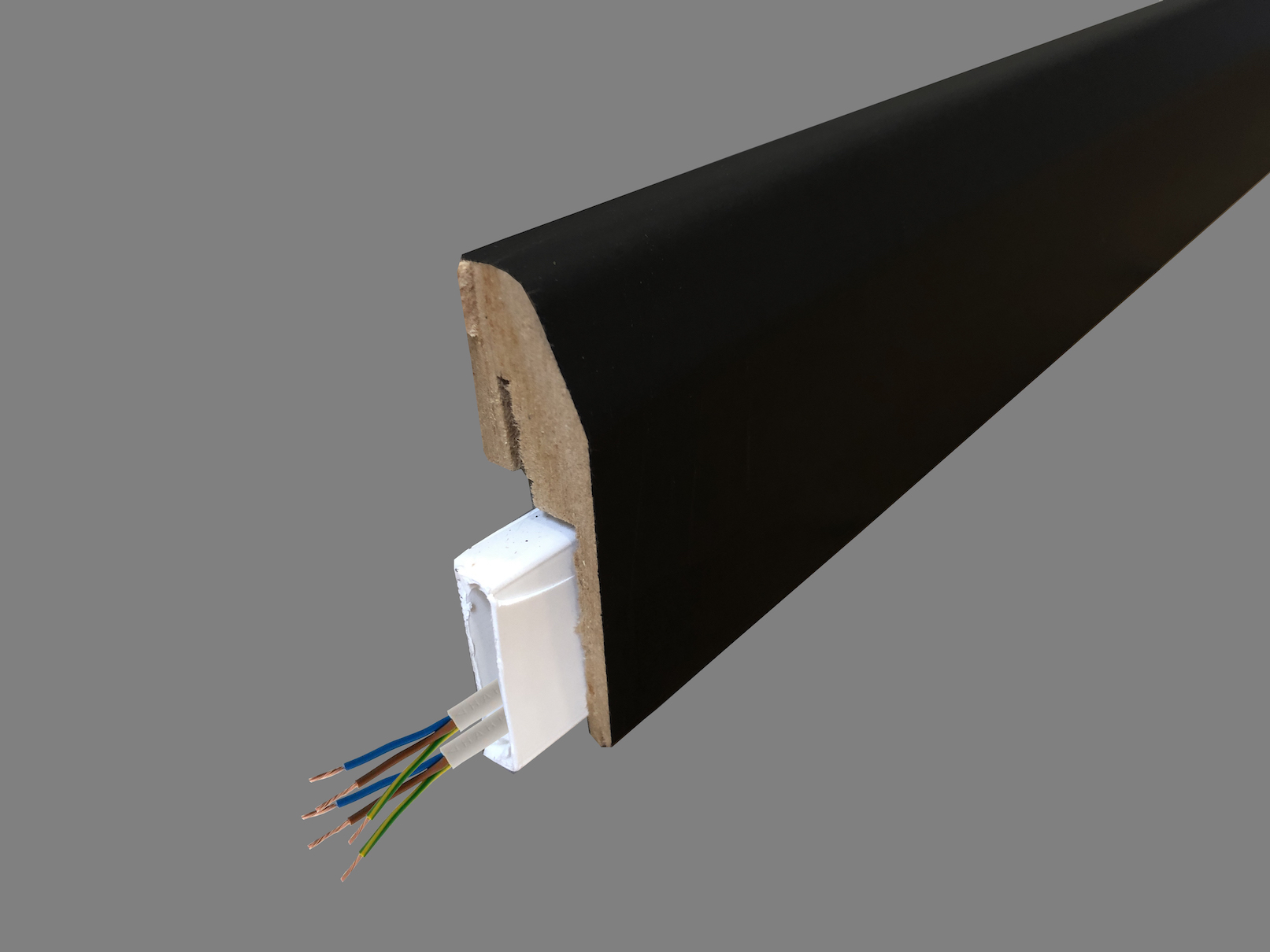 Plinthe Electrique Noire Clipsable 20 X 70 Mm Lg 2 20 M